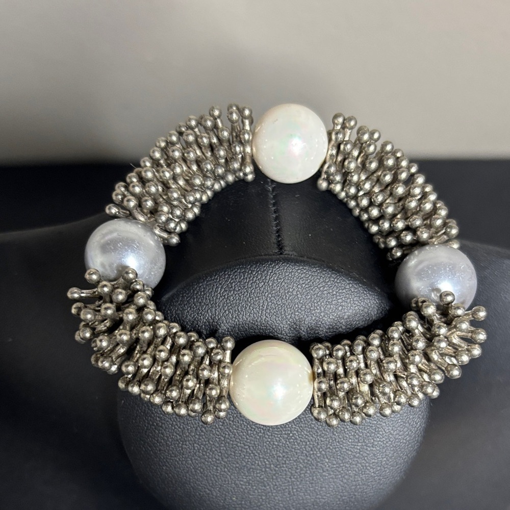 Stretch Elegant Silver Tone and Pearl Women's Bracelet